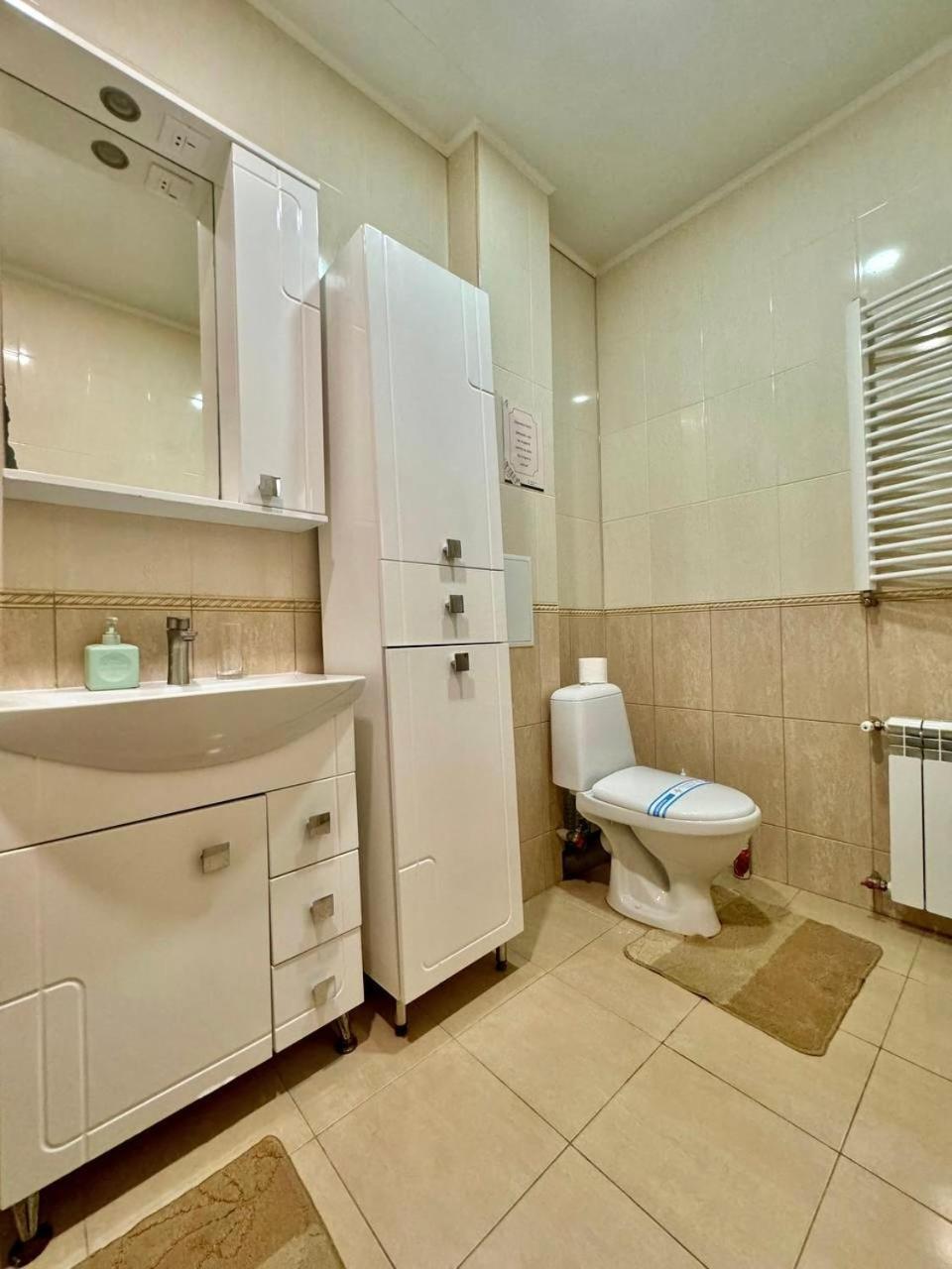 Apartpoltava новий будинок, в самому центрі 2-окремі кімнати, панорамний балкон Połtawa