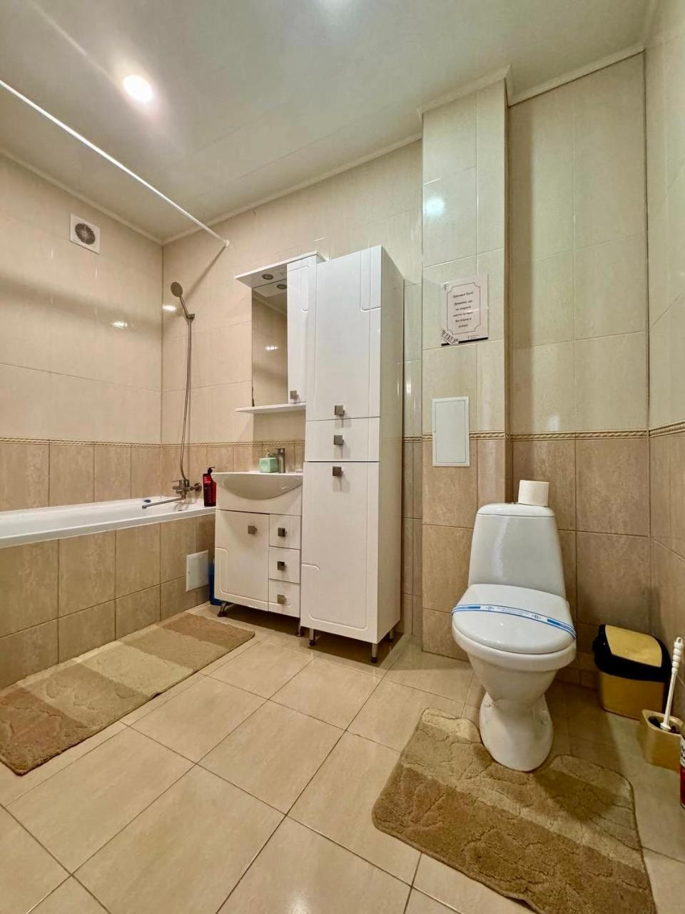 Apartpoltava новий будинок, в самому центрі 2-окремі кімнати, панорамний балкон Apartament Połtawa